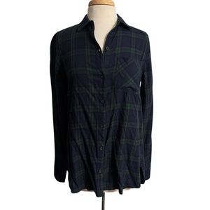 Old Navy Women's Classic Fit Flannel Navy and Green Plaid Button Down Shirt